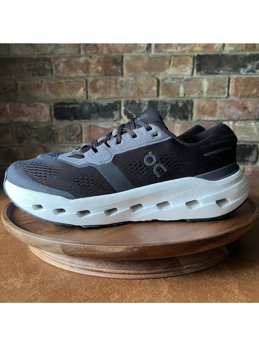On Cloudrunner 3 Mens Size 9 Black White Athletic Road Running Shoes Sneakers